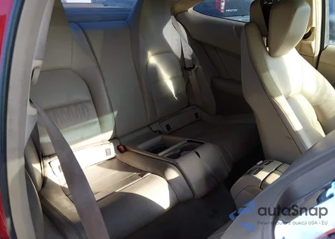 2012 Mercedes-Benz C 250 z USA, uszkodzony, nr VIN WDDGJ4HB0CF880097